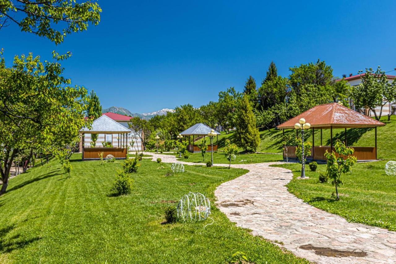 Лайнер Горный Курортный Комплекс Layner в Чимгане Екстериор снимка